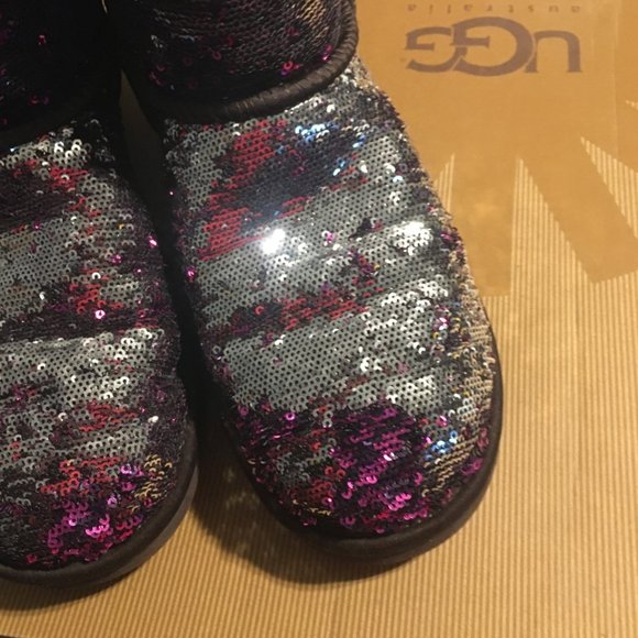 UGG AUSTRALIA WOMEN CLASSIC SHORT BOOTS SPARKLES - Picture 4 of 5